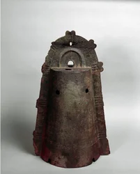 Campana de bronce Yapoi, 300 a.C.-250 d.C.