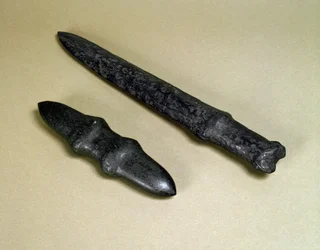 Hoja de daga y daga de piedra, período Jomon 4500-3700 a.C.