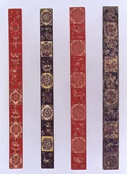 Reglas grabadas en técnica Bachiru con detalles coloreados, propiedad del Emperador Shomu, siglo VIII (marfil)