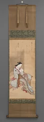 Mujer sentada con abanico