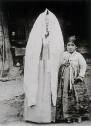 Mujer coreana y niña