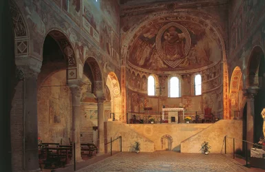 Italia, Región de Emilia Romaña, Provincia de Ferrara, Abadía de Pomposa, ábside con frescos
