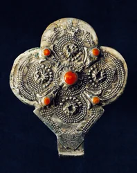 Colgante de plata repujada y coral, Marruecos