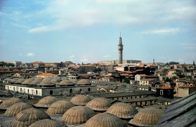 Vista panorámica de Estambul, con cúpulas del Gran Bazar