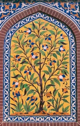 Árbol en flor, decoración de mayólica, mezquita de Wazir Khan (siglo XVII), Lahore, Punyab, Pakistán.