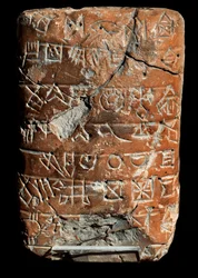 Inscripciones en Elamita Lineal; Escritura no descifrada. Tableta de arcilla, período de Akkad (2325-2160 a.C.)
