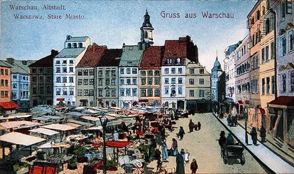 Postal que representa la Plaza del Mercado de la Ciudad Vieja en Varsovia, c.1910