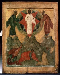 ""La transfiguración de Jesús"" Cristo vestido de blanco está rodeado por Moisés y Elías, debajo de los apóstoles Juan, Pedro y Santiago. icono ruso. Pintura sobre madera de principios del siglo XVI. Museo de Arte Regional, Arkhangelsk