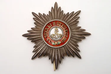 Condecoración militar rusa de la Orden de San Alejandro Nevski, creada en 1725. 2ª órdenes rusas. Lema: "Por esfuerzos y patria"