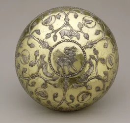 Cuenco, siglos VI-VII d.C. (plata dorada y tallada)