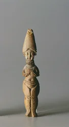 Figurilla con sombrero alto, de Susa, Irán, siglos IV-VI d.C.