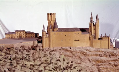 Arquitectura militar: modelo en miniatura del Alcázar Real de Segovia construido por el rey Alfonso VI de Castilla. Museo del Ejército de Madrid.
