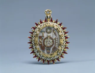 Colgante de dos caras con símbolos de Cristo y la Pasión, y Cristo en el Templo entre los ancianos, finales del siglo XVI-principios del siglo XVII