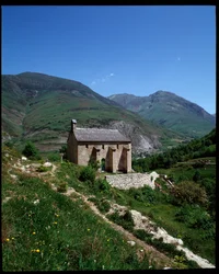 Vista de la capilla de San Pelegrín, Arties