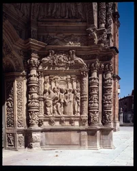 Vista de la fachada de la catedral de Santa María, Astorga, España