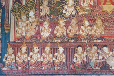 Murales en la capilla de Buddhaisawan que representan las celebraciones de la boda real de los padres del Bodhisattva, el rey Suddhodana del clan Sakya y la princesa Mahamaya.