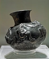 Vaso ritual de plata del siglo VII-VI a.C. Civilización escita. Museo del Hermitage, San Petersburgo