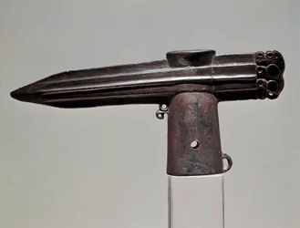 Arte escita: hacha de bronce de la región de Krasnoyark (Siberia y Altái). Siglos VII - II a.C. San Petersburgo, Museo del Hermitage
