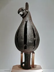 Ornamento en forma de grifo con cabeza de águila. Objeto de bronce, de la segunda mitad del siglo VII a.C. Museo del Hermitage, San Petersburgo