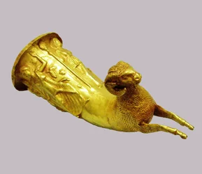 Rhyton Cuerno para beber, siglo V-IV a.C.