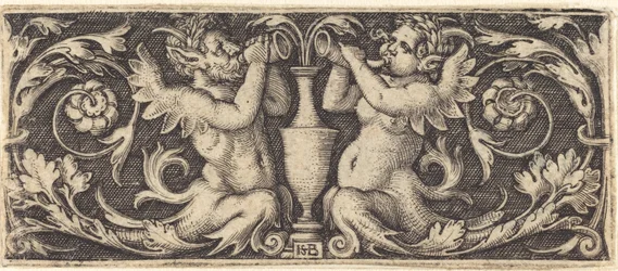 Ornamento con tritones tocando cuernos