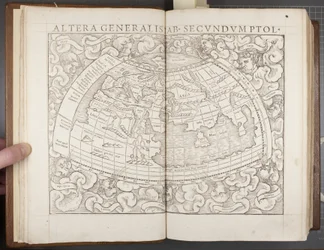 Globo, de Cosmographia, 1544