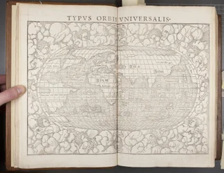 Globo, de Cosmographia, 1544