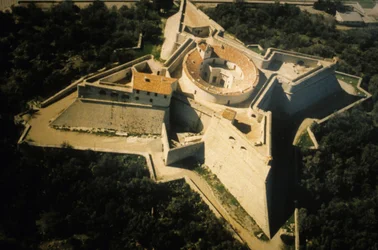 Fuerte cuadrado en Antibes, fortificación de Vauban (siglo XVII).