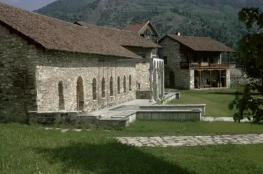 Refectorio y casa de huéspedes, finales del siglo XII