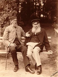 Los poetas Yakov Petrovich Polonsky (Iakov Petrovitch Polonski) (1819-1898) y Afanasy Afanasievich Fet (Foeth) (Afanassi Afanassievitch Chenchine) (1820-1892). Foto de albúmina de Sergei Dmitrievich Botkin (1869-1945)