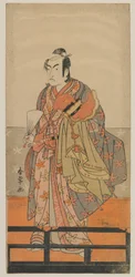 Actor de Kabuki Ichikawa Monnosuke II sosteniendo un casco y una túnica de bailarín de gagaku, período Edo, c.1780s