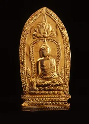 Placa votiva que representa a Buda sometiendo a Mara (oro)