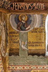 La Capilla Palatina (Basílica), ciclo de mosaicos sobre el Antiguo Testamento, ciclo de la Creación: "Fiat Lux Dios crea la Luz y divide las Aguas", siglo XII