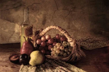 Naturaleza muerta rústica con frutas