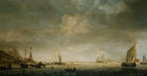 La costa en Scheveningen con pescadores en la playa