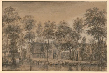Granja bajo los árboles junto al canal