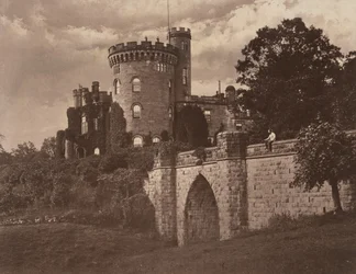 Castillo de Tullichewan, Vale of Leven, Escocia,c. 1855 (foto)