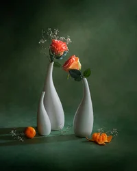 Naturaleza muerta con rosas naranjas