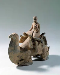 Civilización sogdiana: camello y camello, transporte de seda (estatua funeraria de terracota)