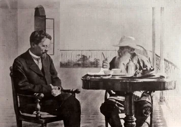 Leo Tolstoy y Anton Chekhov, autores rusos, 1902