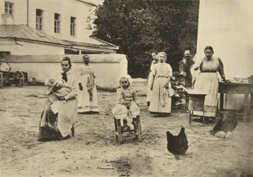 Haciendo mermelada en el patio de la casa de Leo Tolstoy, Yasnaya Polyana, cerca de Tula, Rusia, 1900