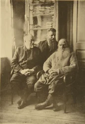 El autor ruso Leo Tolstoy con el político Mikhail Stakhovich y Mikhail Sukhotin, Rusia, 1900s