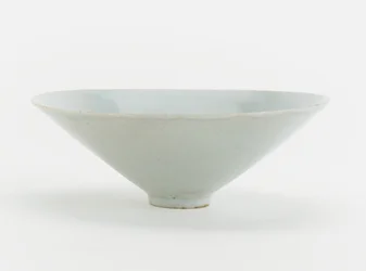 Cuenco con diseño moldeado de fénix y flores, c.1200