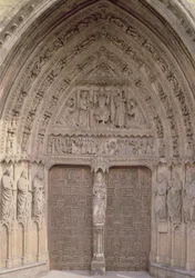 Portal central de la fachada oeste