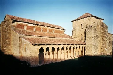 Iglesia de San Miguel de Escalada, fundada en 913
