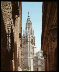 Arte gótico: vista de la Catedral de Santa María, Toledo, España