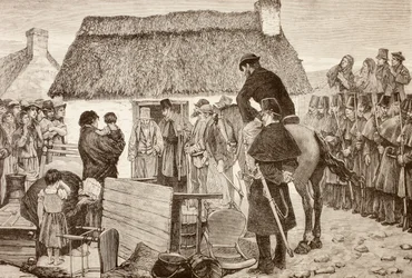Inquilinos pobres desalojados de su casa durante la crisis de la Liga Nacional Irlandesa de la Tierra, de "La Ilustración Española y Americana" de 1881 (litografía).