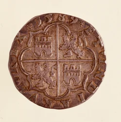 Moneda de plata (8 reales) de España: reinado de Felipe II (1556-1598) 1589 Diam. 3,5 cm Nápoles, museo arqueológico