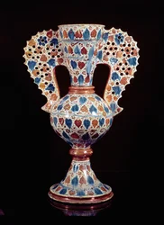 Jarrón vidriado con estaño y decoración de reflejo metálico, hispanomorisco, Valencia, 3er cuarto del siglo XV