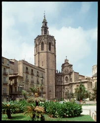 Vista del Micalet (Miguelete o El Miguelete) campanario de la catedral de Valencia (Valencia) 1381-1429 España